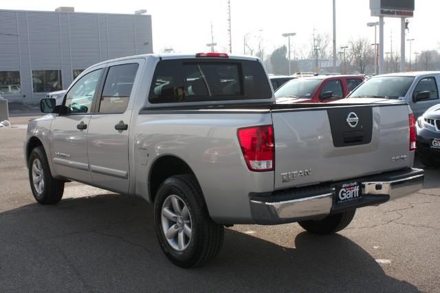 Nissan Titan 2010 photo 3