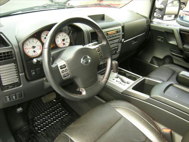 Nissan Titan 2011 photo 1