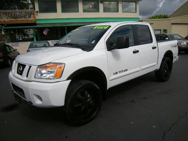 Nissan Titan 2011 photo 4