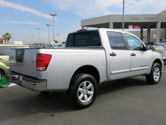 Nissan Titan 2011 photo 4