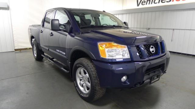 Nissan Titan 2011 photo 2