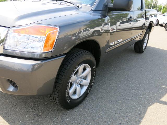 Nissan Titan 2011 photo 2