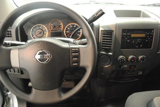 Nissan Titan 2011 photo 2