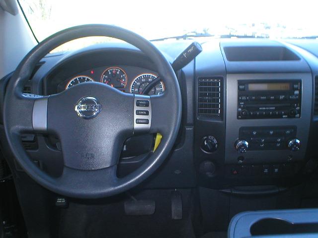 Nissan Titan 2011 photo 1