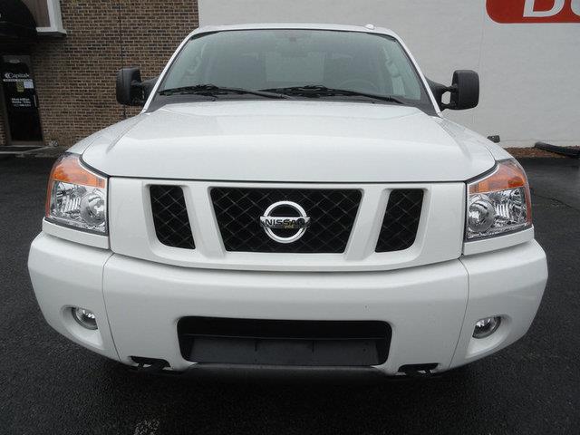 Nissan Titan 2012 photo 3