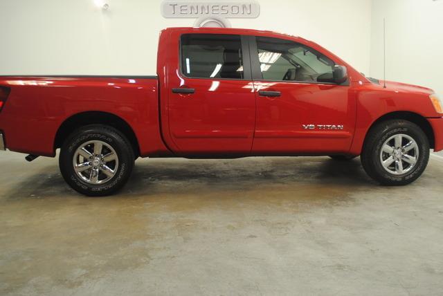 Nissan Titan 4.6L Eddie Bauer Pickup Truck