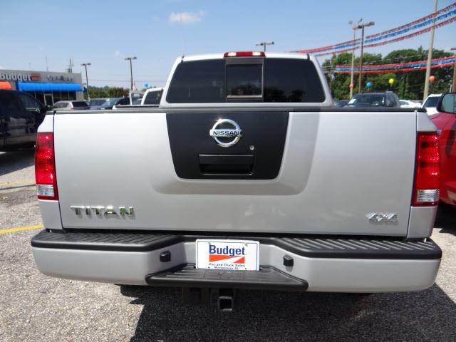 Nissan Titan 2012 photo 1