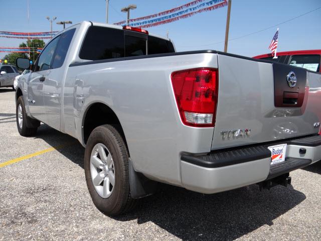 Nissan Titan 2012 photo 2