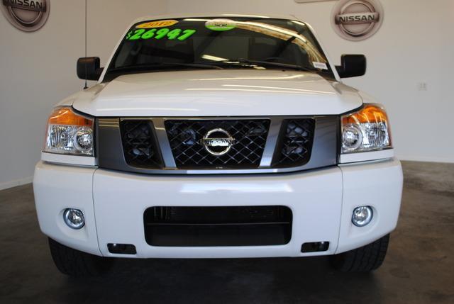 Nissan Titan 2012 photo 2