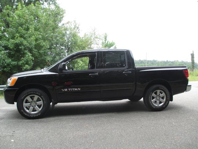 Nissan Titan 2012 photo 2