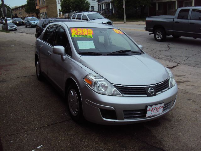 Nissan Versa Crew Cab Standard Box 2-wheel Drive SLE Sedan