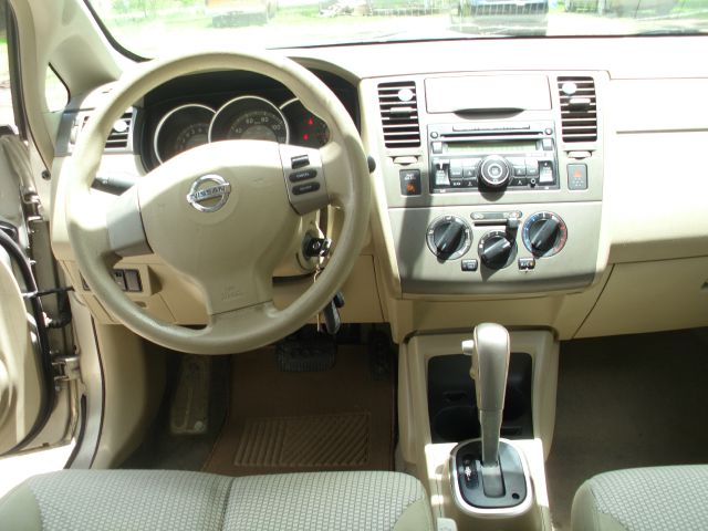 Nissan Versa 2007 photo 1