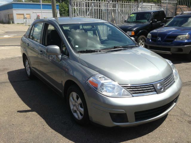 Nissan Versa 2007 photo 2