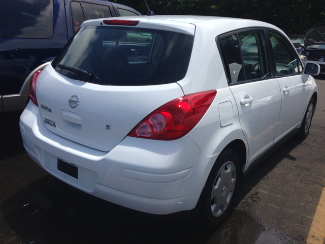 Nissan Versa 2007 photo 2