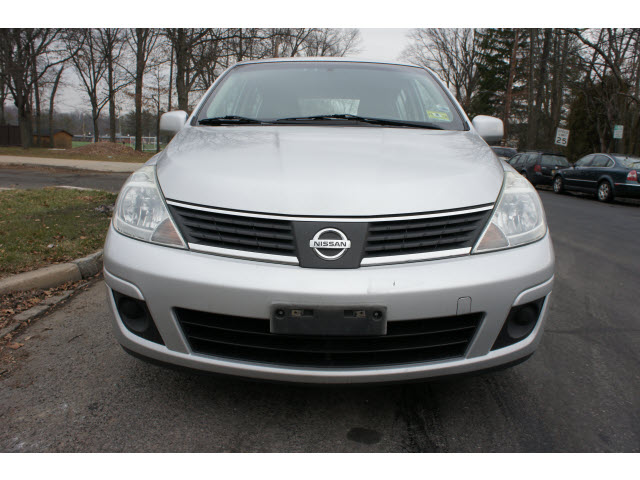 Nissan Versa 2007 photo 2