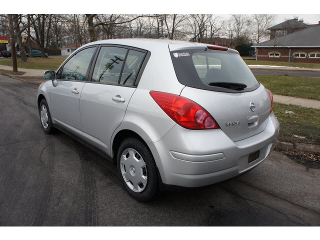 Nissan Versa 2007 photo 4