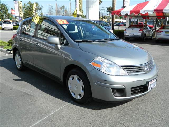 Nissan Versa 2007 photo 2