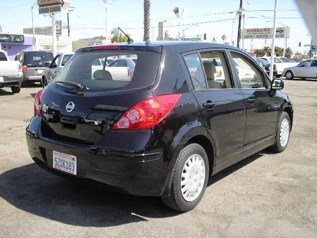 Nissan Versa 2007 photo 2