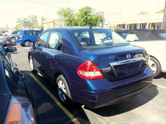 Nissan Versa 2007 photo 2