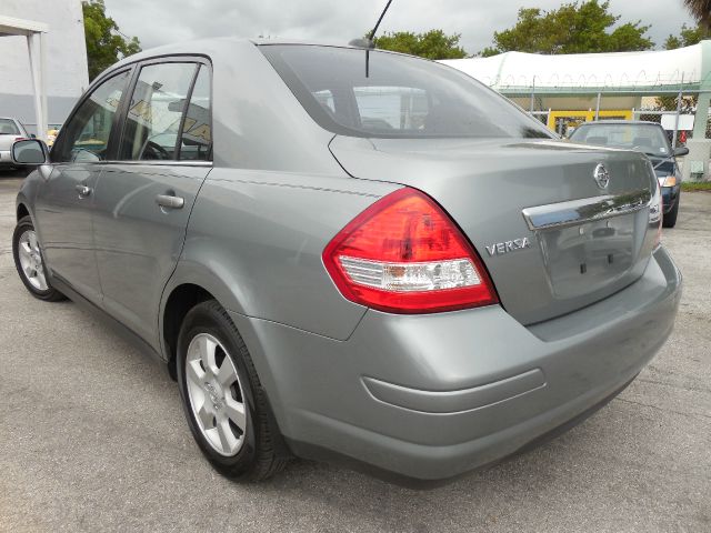 Nissan Versa 2007 photo 2