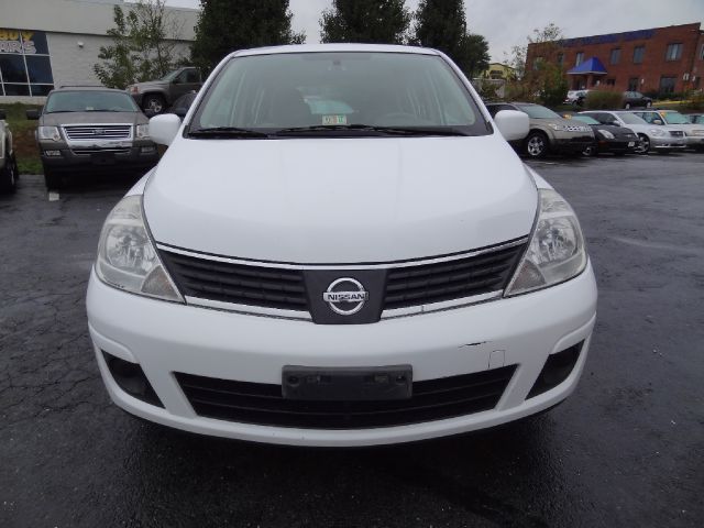 Nissan Versa 2007 photo 2