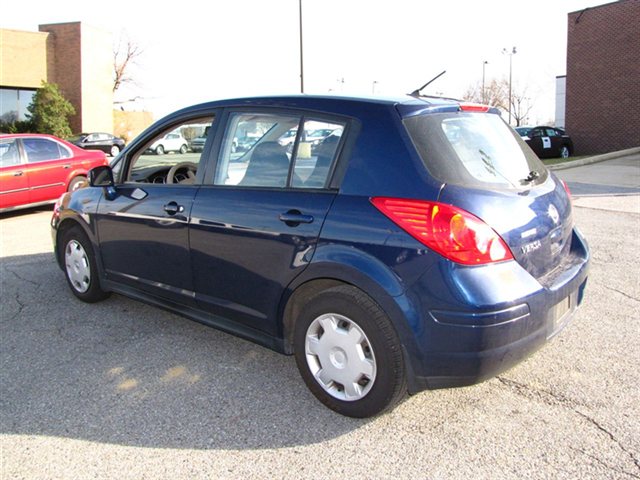 Nissan Versa 2007 photo 2