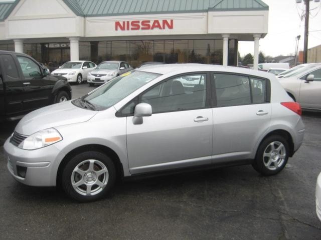 Nissan Versa SR5 E. Cab 4x4 V8 Unspecified