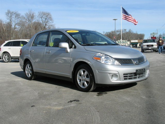 Nissan Versa 2007 photo 2