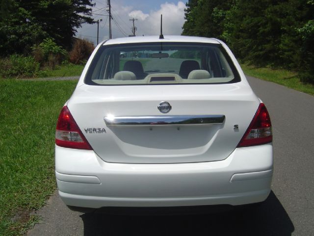 Nissan Versa 2007 photo 15