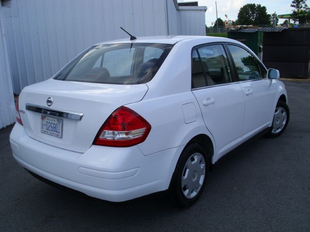 Nissan Versa 2008 photo 2