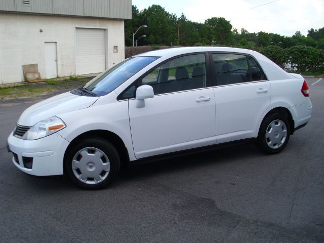 Nissan Versa 2008 photo 4