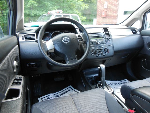 Nissan Versa 2008 photo 9