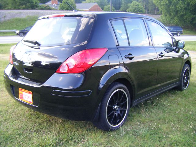 Nissan Versa 2008 photo 2