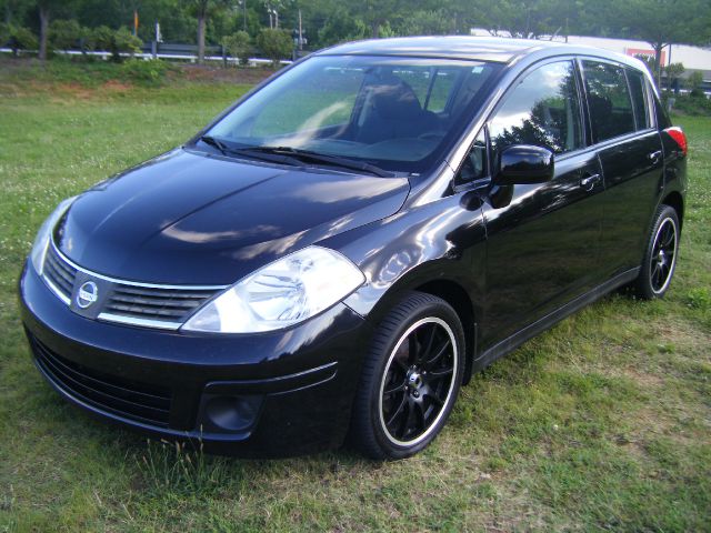 Nissan Versa 2008 photo 3