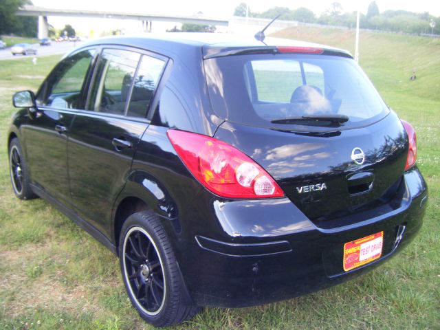 Nissan Versa 2008 photo 4