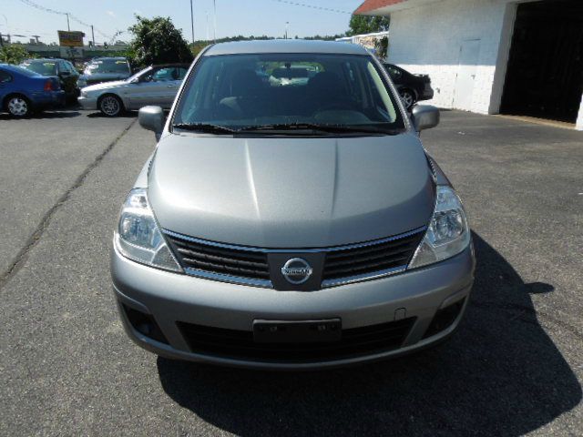 Nissan Versa Limited Access Cab 4WD Hatchback