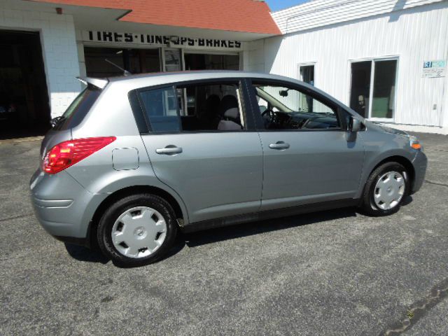 Nissan Versa 2008 photo 2