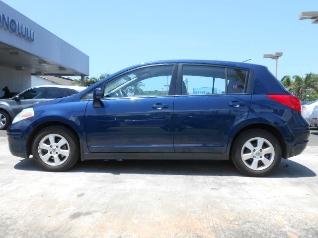 Nissan Versa Limited Access Cab 4WD Hatchback