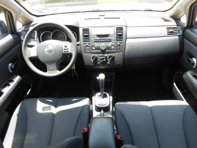 Nissan Versa 2008 photo 12