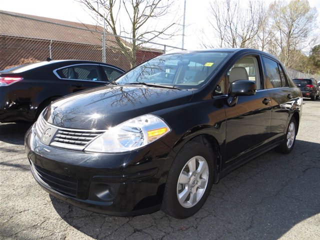 Nissan Versa 2008 photo 2