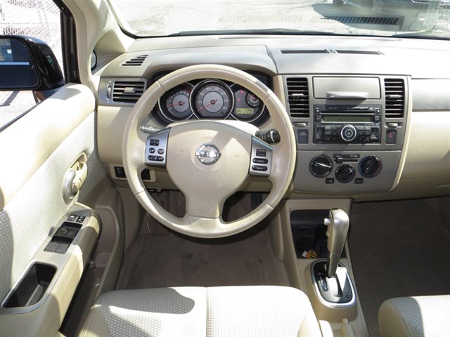 Nissan Versa 2008 photo 4