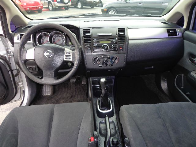 Nissan Versa 2008 photo 2