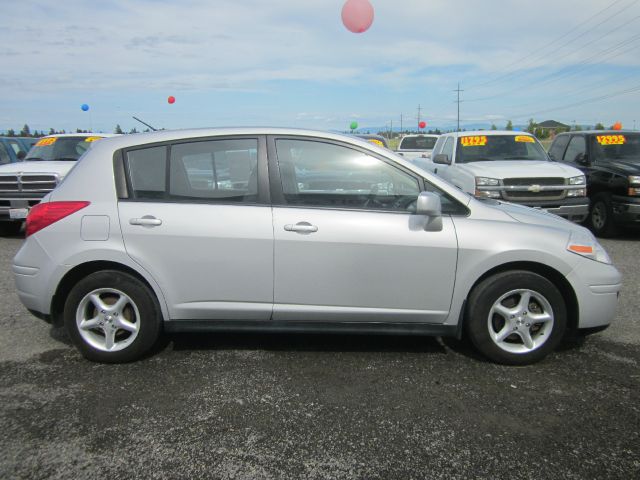 Nissan Versa 2008 photo 3