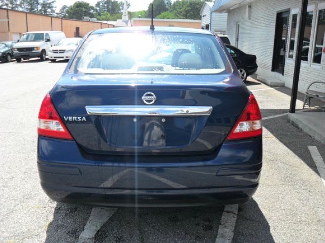 Nissan Versa 2008 photo 2