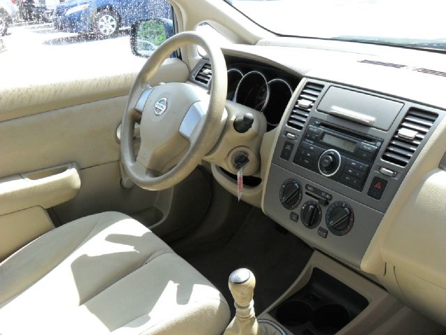 Nissan Versa 2008 photo 4