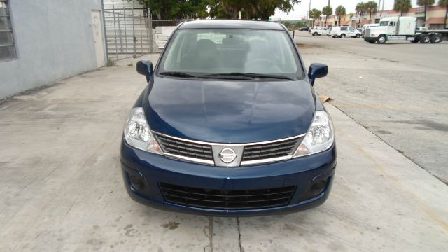 Nissan Versa 2008 photo 2