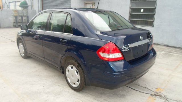 Nissan Versa 2008 photo 4