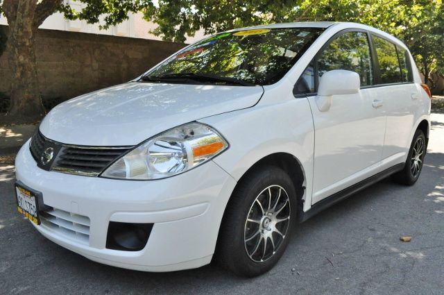 Nissan Versa 2008 photo 2