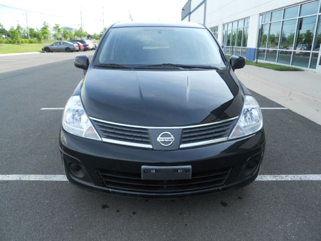 Nissan Versa 2008 photo 2