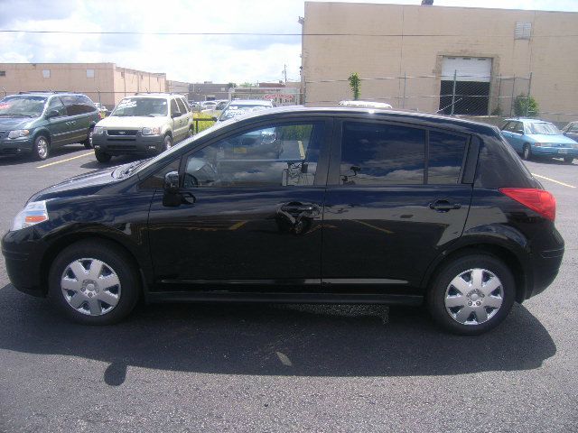 Nissan Versa Limited Access Cab 4WD Hatchback